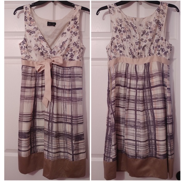 V-Neck Sleeveless patterned dress w/ Flowy Skirt - Picture 2 of 4